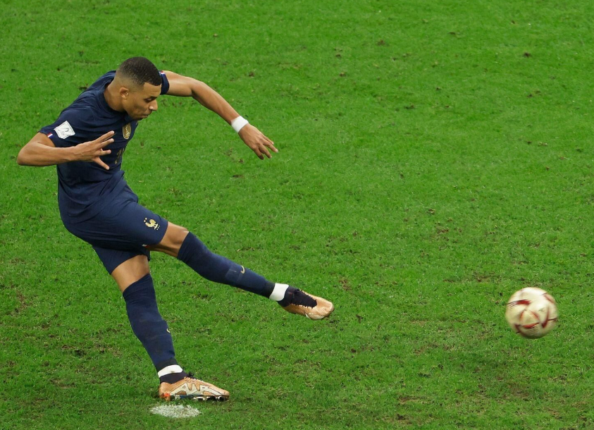 科贝电台记者严批皇马队医误诊姆巴佩膝伤事件