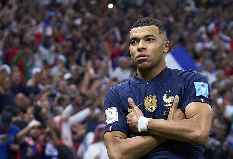 科贝电台记者严批皇马队医误诊姆巴佩膝伤事件